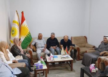 XWECIHIYA AMÛDÊ CIVÎNA XWE YA ASAYÎ LI DAR XISTIN .