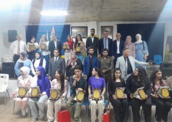 Xwendekarên serkeftî yên pola 9 û 12 an, li kampa Dareşikranê hatin xelatkirin.