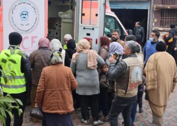 Efrîn…. Tîmên dezgeha Xêrxwaziya Barzanî alîkarî û xizmetên tenduristiyê pêşkêşî koçberên Şêx Meqsûd û Eşrefiyê li Efrînê dike…