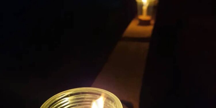 Bi vêxistina mûman pakrewanên Serhildana 12ê Adarê hatin bibîranîn.