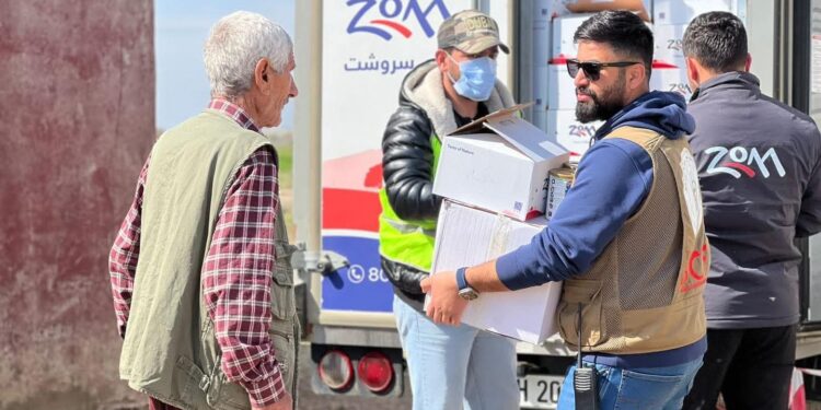 Dezgeha Xêrxwazî ya Barzanî alîkariyên mirovî li ser 200 malbatî li derdora Qamişlo dabeşkirin..