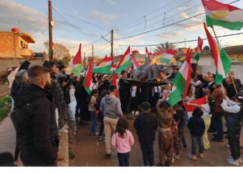 BI VÎNEKE XURT GERÎNGEHA ROJAVA YA ENCÛMENÊN XWECIHÎ YÊN BI SER ENKSÊ VE AGIRÊ NEWROZÊ VÊXISTIN.