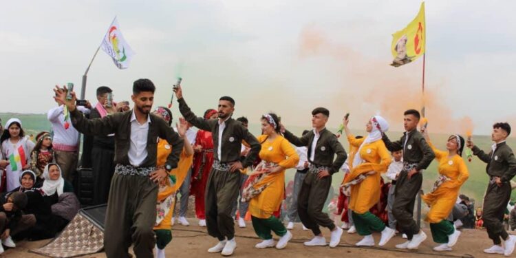 Koma Orkêş ya hunera Kurdî amadekariyên Xwe ji bo Cejna Newrozê dike..