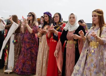 CEJNA NEWROZÊ JI ALIYÊ HER DU XWECIHIYÊN HESEKÊ YA ROJAVA Û ROJHILAT VE HAT VEJANDIN.