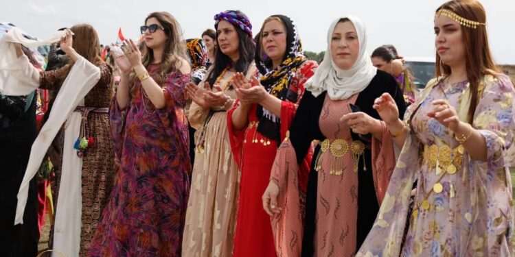 CEJNA NEWROZÊ JI ALIYÊ HER DU XWECIHIYÊN HESEKÊ YA ROJAVA Û ROJHILAT VE HAT VEJANDIN.