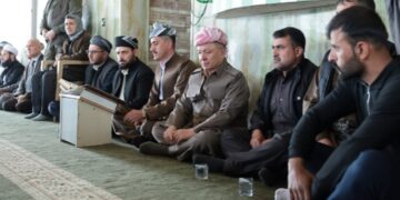 Serok Barzanî tevlî şîna şehîdên gundê Zergezewiyê bû.