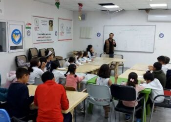 Kampa Kewregoskê ya Penaberên Rojavayê Kurdistanê xuleke fêrkirina zimanê Erebî ji bo zarokan hat vekirin.