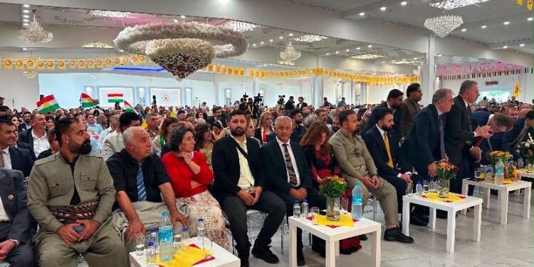 Şandeke nûneratiya Ewropa ya Encûmena Niştimanî ya Kurdî beşdarî  80ê saliya ji dayîkbûna Serok Mesûd Barzanî û damezrandina Partiya Demokrata Kurdistanî ya biratî bû